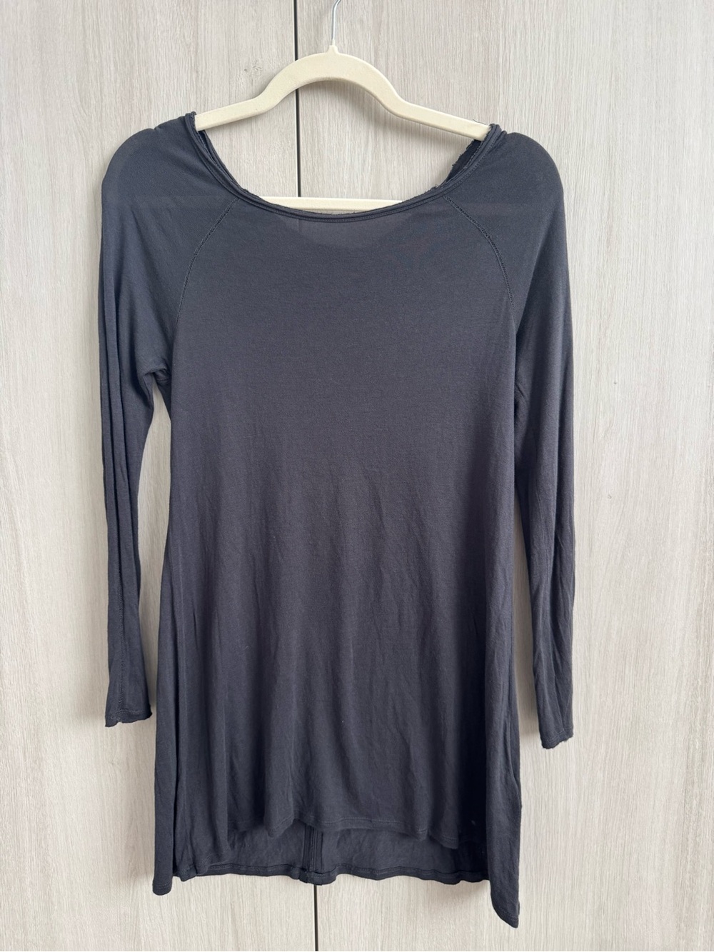 Alice + Olivia Base Long Sleeve Scoop Neck Top - Charcoal Black Sz S